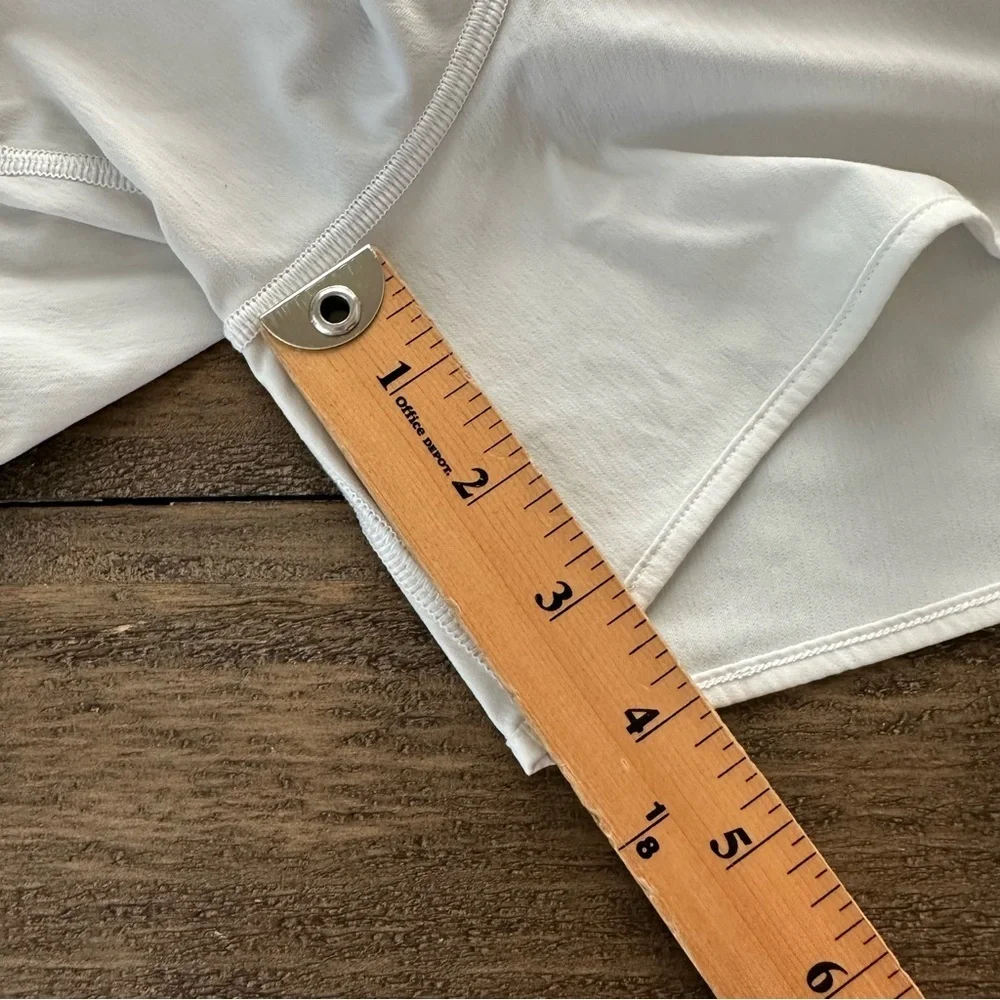 Lululemon Womens size 8 White High Rise Hotty Hot Lined Shorts 4” Inseam LW7AWJT